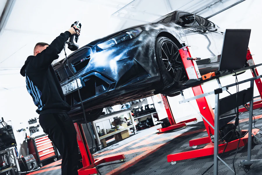 Scan 3D de la carrosserie d'une BMW pour la conception des splitters